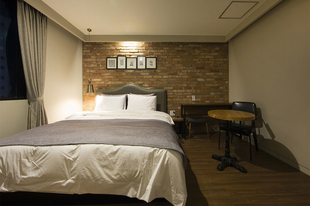 Hotel Brown Dot Gimhae Ngoại thất bức ảnh