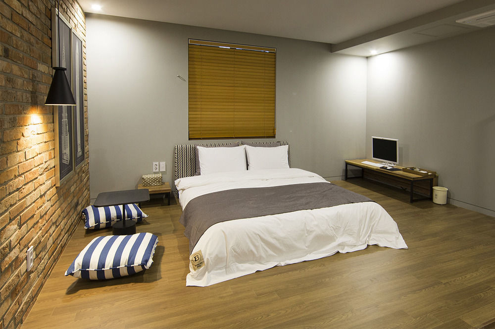 Hotel Brown Dot Gimhae Ngoại thất bức ảnh