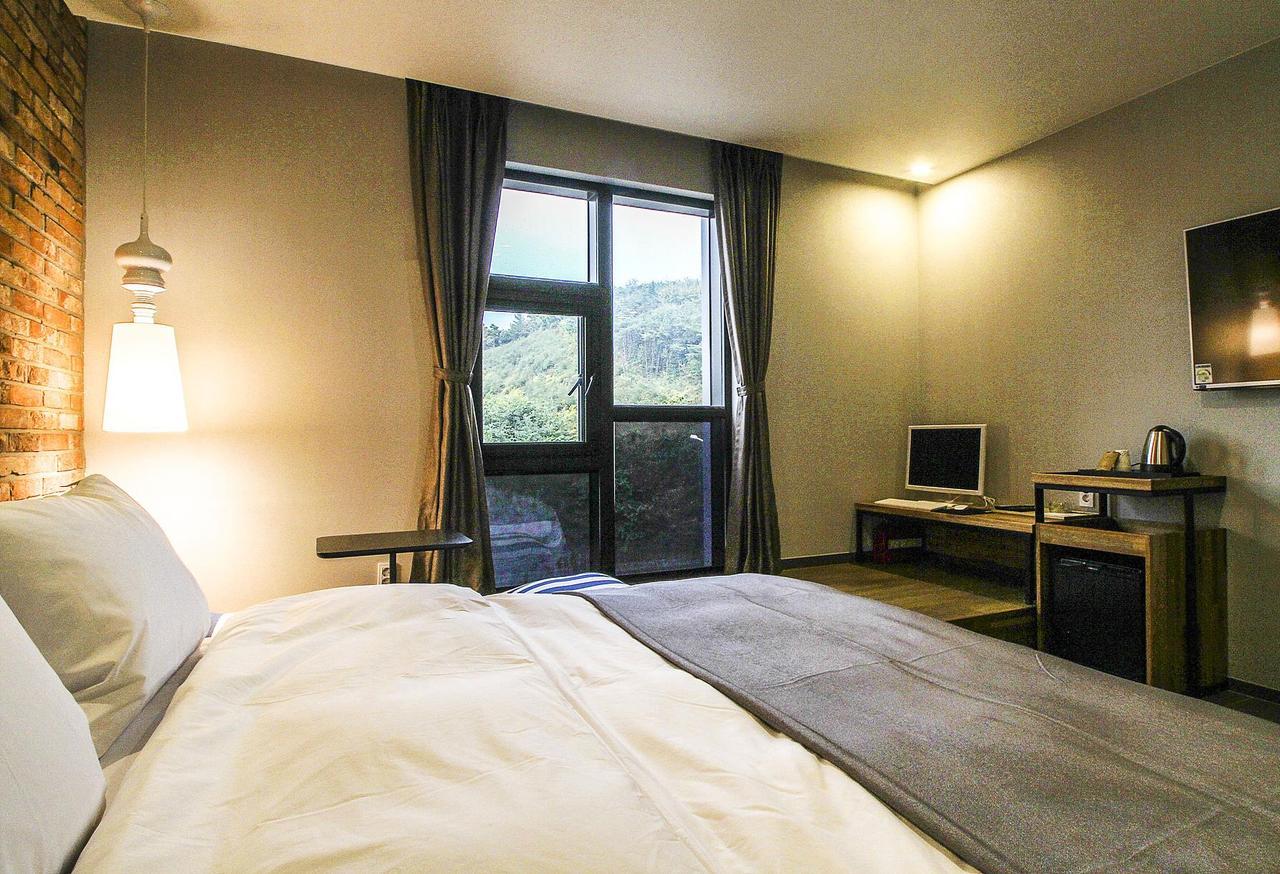 Hotel Brown Dot Gimhae Ngoại thất bức ảnh