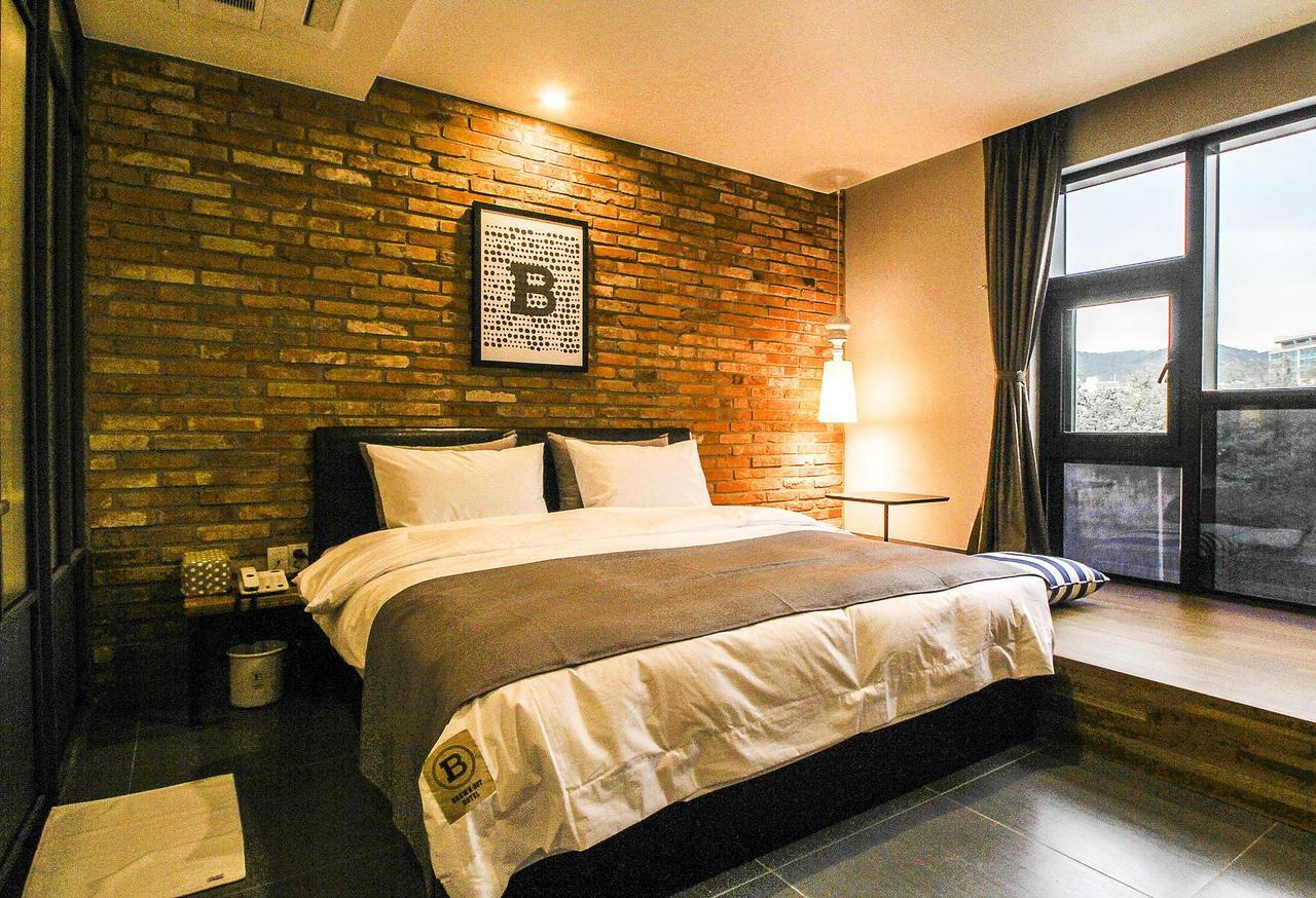 Hotel Brown Dot Gimhae Ngoại thất bức ảnh