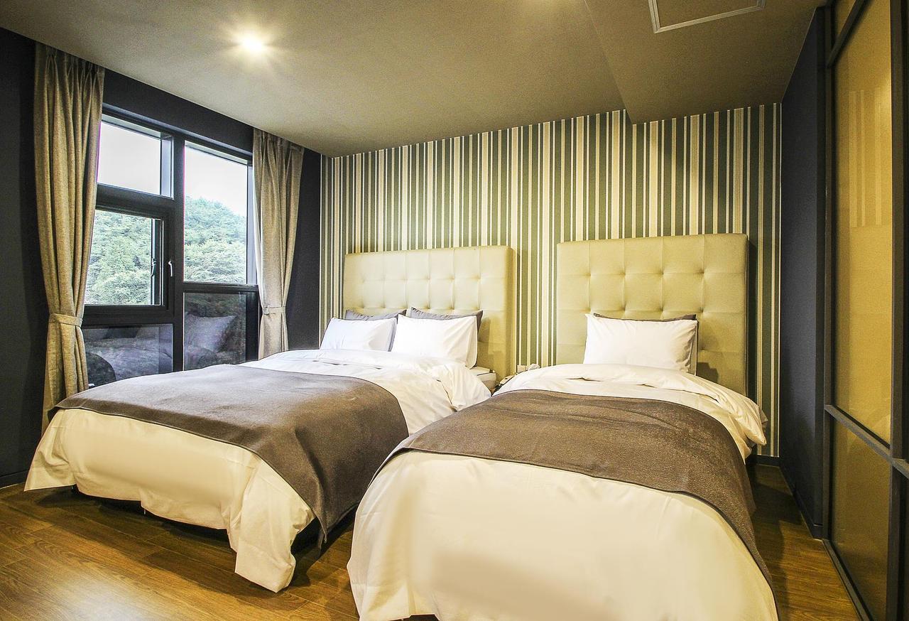 Hotel Brown Dot Gimhae Ngoại thất bức ảnh