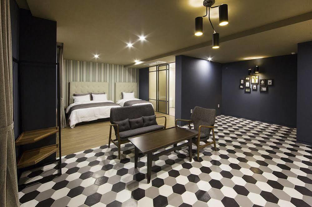 Hotel Brown Dot Gimhae Ngoại thất bức ảnh