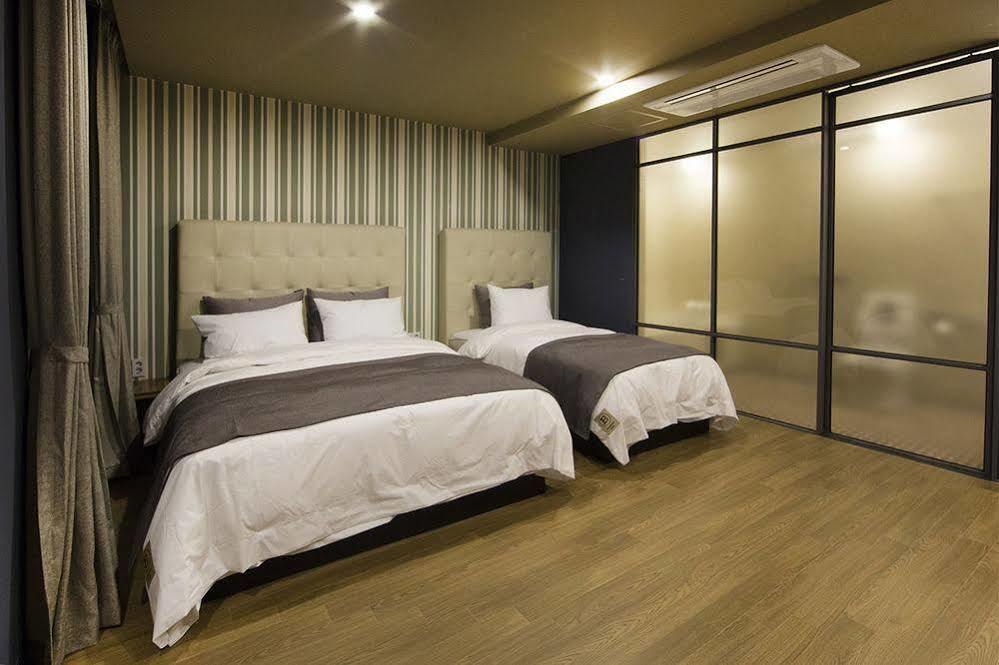 Hotel Brown Dot Gimhae Ngoại thất bức ảnh